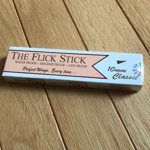 Eyeliner Stamp 2 Pens in  a Pack (The Flick Stick)